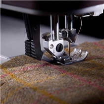 Pfaff creative expression 750  Sy- och Broderimaskin